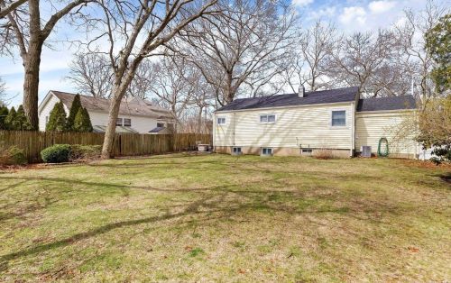 8 Lynhaven Pl, Commack NY 11725-3107 exterior