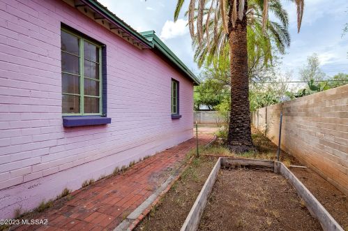 2805 Lester St, Tucson AZ 85705-8928 exterior