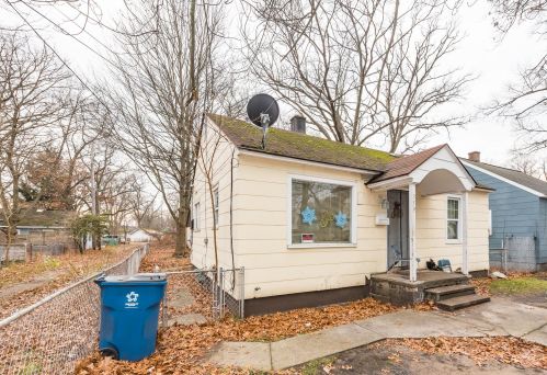 359 Columbia Ave, Meskegon MI  49444-2217 exterior