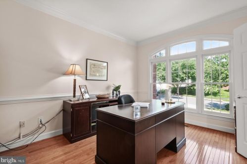 10907 Lamplighter Ln, Rockville MD 20854-2763 exterior