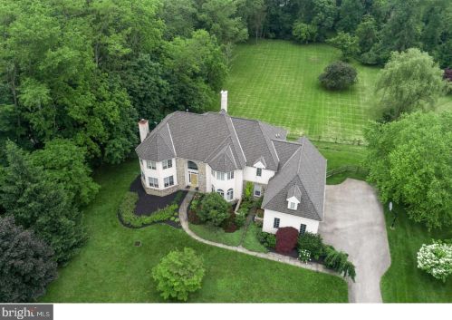 542 Newtown Rd, Berwyn PA 19312-2018 exterior