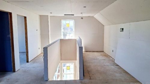 40 Ohio Ave, Norwalk CT 06851-2724 exterior