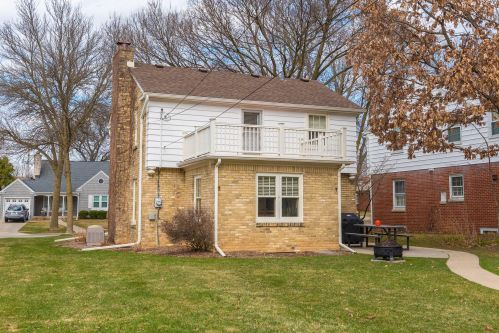 2128 93, Milwaukee WI 53226-2608 exterior