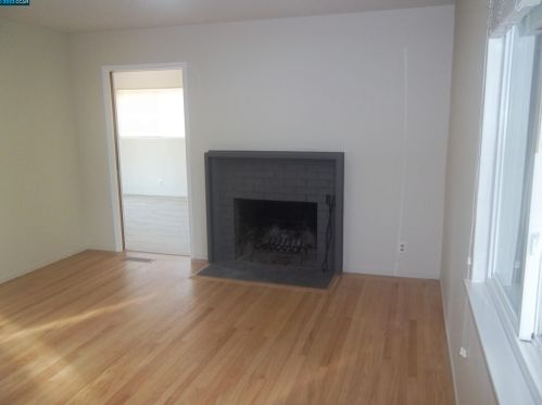 1319 Sunshine Dr, Concord CA 94520-4040 exterior