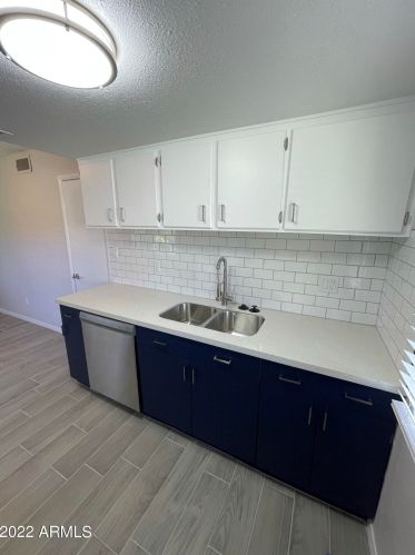 8441 34th Ave, Phoenix AZ 85053-6628 exterior