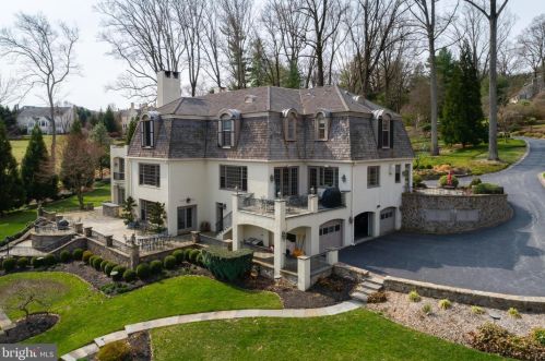 24 Lakewood Dr, Media PA 19063-1807 exterior