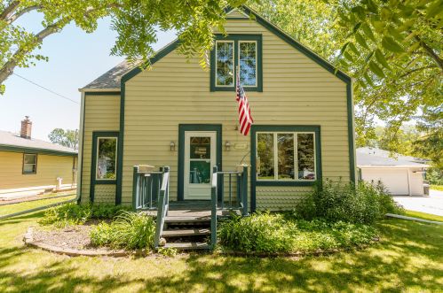 4380 34th St, Milwaukee, WI 53221-1852