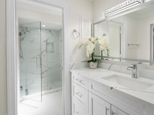 9980 Vanderbilt Dr, Naples FL 34108-2170 exterior