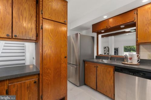 13763 Travilah Rd, Rockville MD 20850-3532 exterior