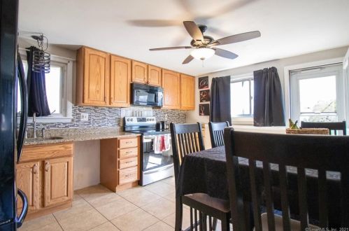 46 Roosevelt Blvd, Enfield CT 06082-2043 exterior