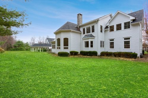 1 Park Rdg Ct, Chester NJ 07930-3016 exterior