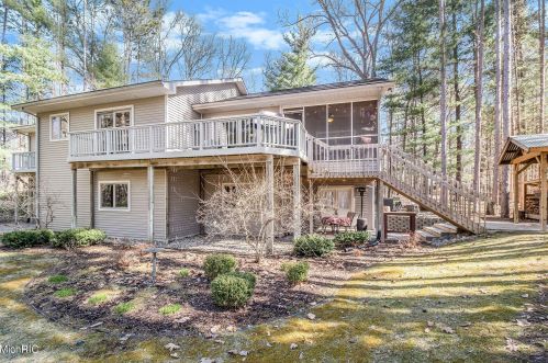 60568 Springhaven Ct, Lawton, MI 49065-7687