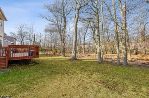 37 Conforti Ave, Town Center NJ  07052-2824 exterior