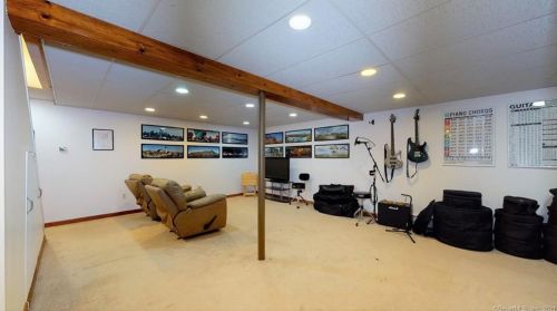 28 Celtic Ct, Enfield CT 06082-5777 exterior