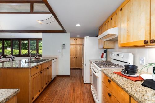 2 Sherwyn Ln, Saint Louis MO 63141-7821 exterior