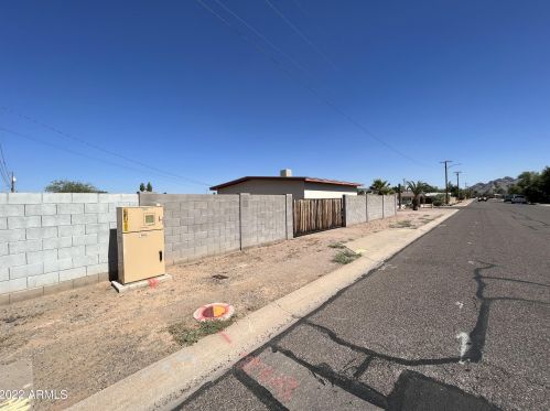 3002 Charter Oak Rd, Phoenix AZ 85032-7449 exterior