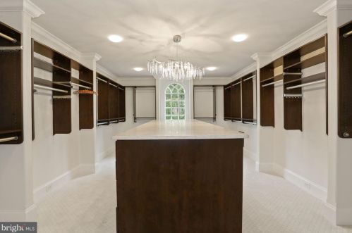 7449 Dulany Dr, Mc Lean VA  22101-2716 exterior