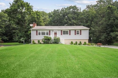 15 Imperial Dr, Norwalk, CT 06854-1304
