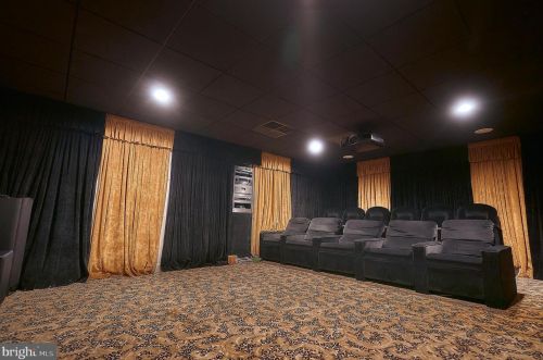 2221 Jefferson Ln, Huntingdon Valley PA 19006-6038 exterior