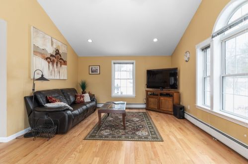 189 Lakeside Oaks Dr, Barrington NH 03825-3334 exterior