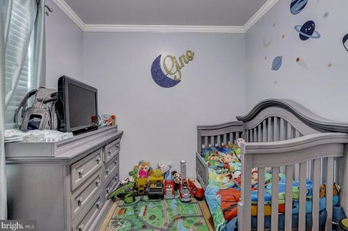 521 Riv Dr, Camden NJ 08110-2917 exterior