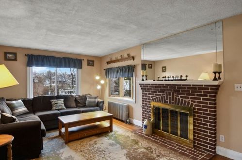 8 Prudence St, Worcester, MA 01606-1920