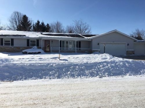 5101 Brookfield Cir, Manitowoc, WI 54220-8304