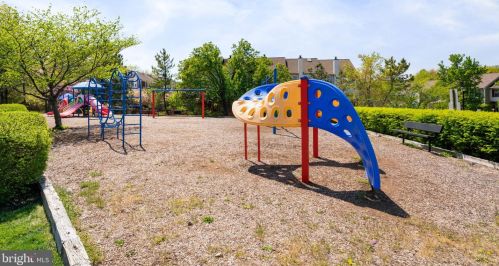 6005 Kestner Cir, Alexandria VA  22315-4834 exterior