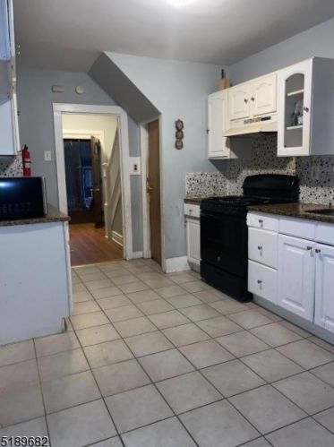 26 Becker Ter, Irvington NJ 07111-1311 exterior