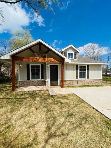 821 Nelson St, Denison TX  75020-4856 exterior