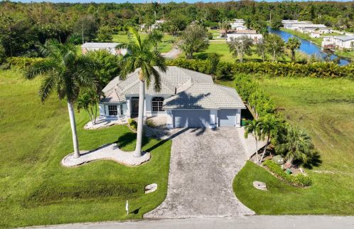 18307 Royal Hammock Blvd, Naples FL 34114-8910 exterior