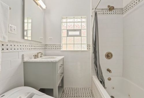 4100 Central Ave, Chicago IL 60639-2934 exterior