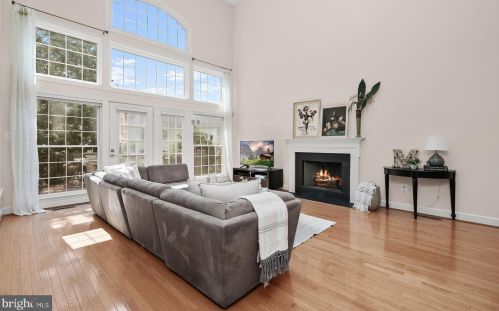 10907 Lamplighter Ln, Rockville MD 20854-2763 exterior