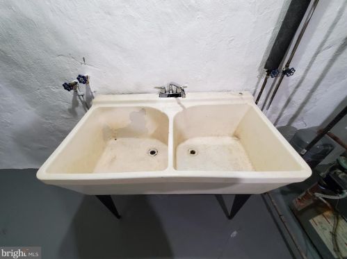 3905 Glendale St, Philadelphia PA 19124-5509 exterior