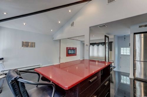 71 Euclid St, Valley Stream NY 11580-4148 exterior