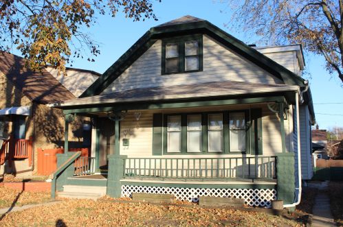 4260 2nd St, Milwaukee, WI 53207-4926