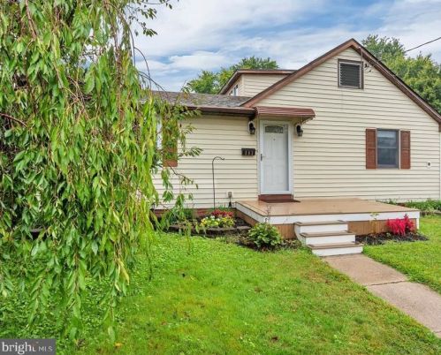 803 Rambler Ave, Runnemede, NJ 08078-1027