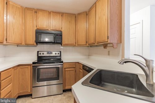 2205 Foxmeadow Dr, Limerick PA 19468-1503 exterior