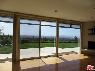 1210 Kenter Ave, Los Angeles CA  90049-1318 exterior