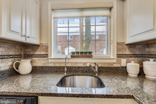 3555 Martha Custis Dr, Alexandria VA 22302-2003 exterior