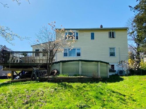 8 Casper Crk Rd, Poughkeepsie NY 12603-5004 exterior