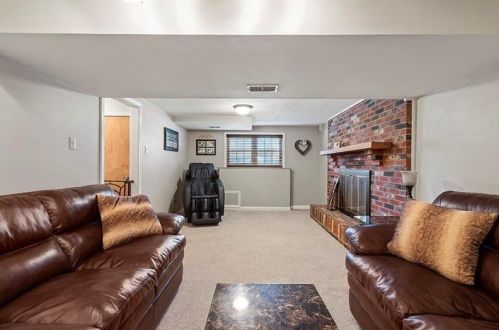 389 Holiday Park Dr, Pittsburgh PA 15239-2364 exterior