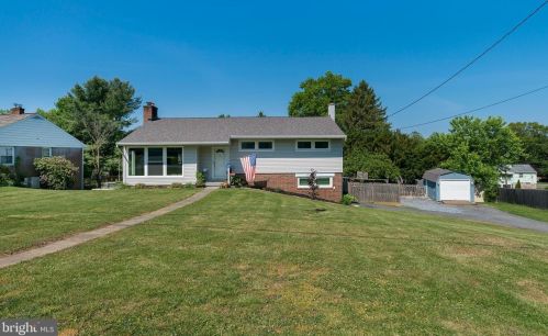 140 Landis Dr, Lancaster, PA 17602-3848