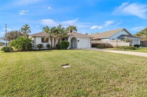 698 109th Ave, Naples, FL 34108-1810