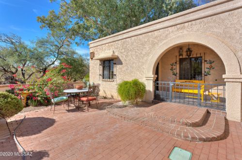 1021 Msn Twin Buttes Rd, Green Valley AZ 85622-8320 exterior