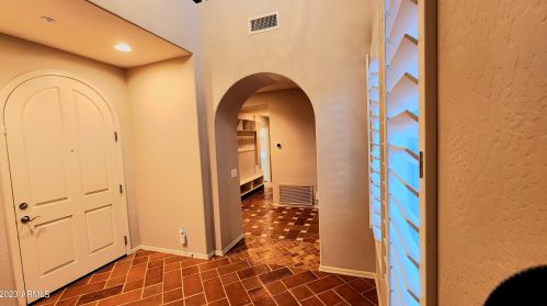 3931 Crst Ln, Phoenix AZ 85027-1602 exterior