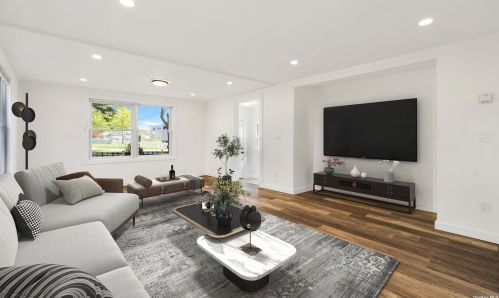 936 Harding St, Bohemia NY 11716-2102 exterior