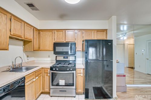 1138 Waterford Dr, Edison NJ 08817-1908 exterior