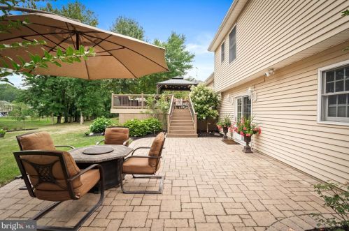 50 Crestwood Dr, Trenton NJ 08690-1938 exterior