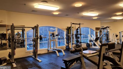 5082 Donovan Dr, Alexandria VA 22304-7755 exterior